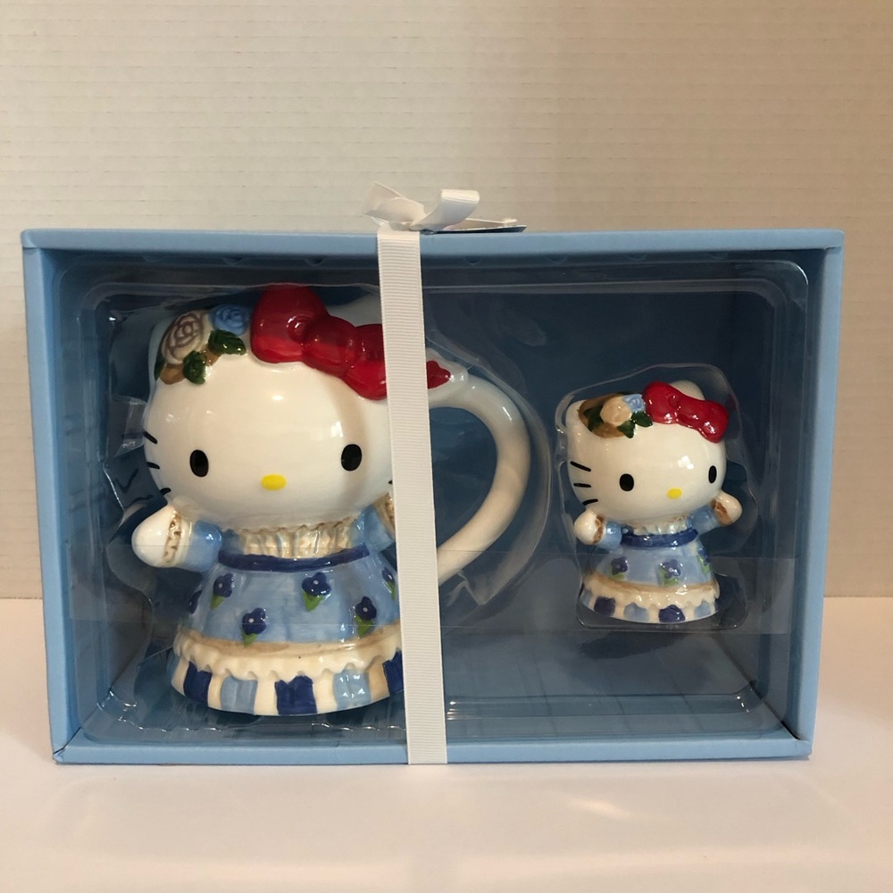 Hello Kitty Blue and Red‎ Ceramic Mug & Figurine Set Floral Gift Cute
